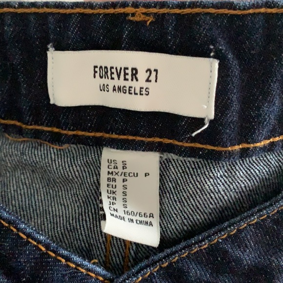 ⭐️Beautiful Forever 21 denim skirt - Picture 3 of 3